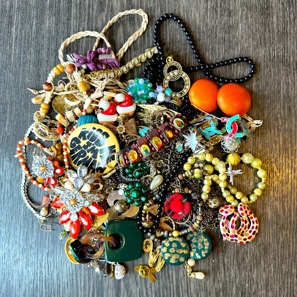 Mystery jewelry jar with over 1 lb‎ of jewelry. Some wearable, some junk/craft.